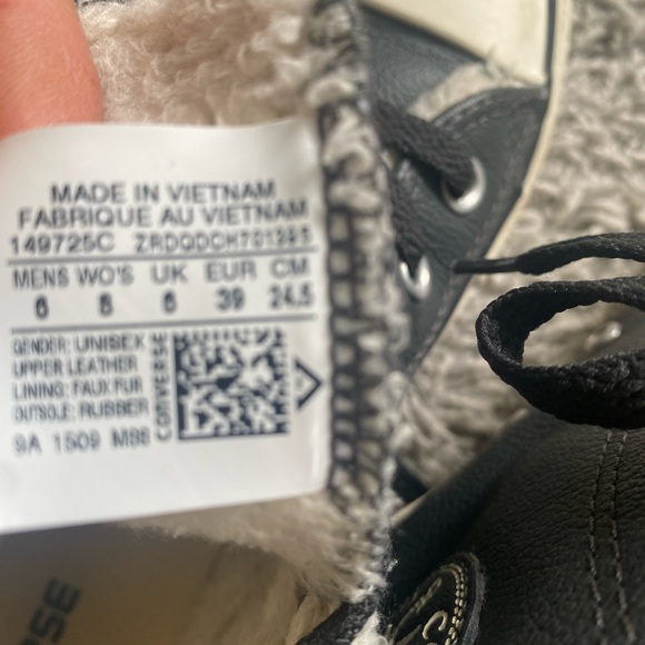 Converse Hi tops — SUPER RARE -- worn once or twice — leather and fleece lined - Picture 3 of 7